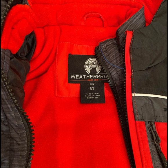 NWT Boy’s coat size 3T - Picture 2 of 2